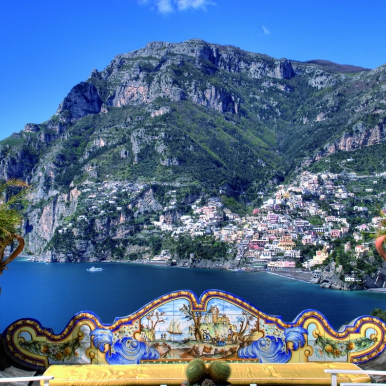 فندق  Il San Pietro – بلدة بوسيتانو، إيطاليا