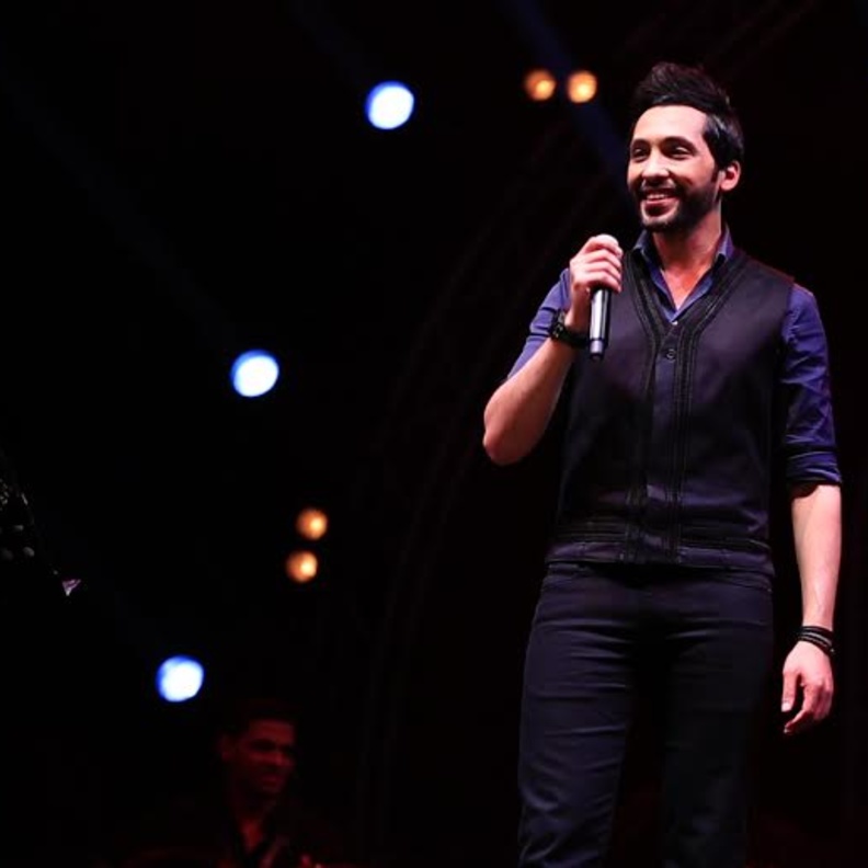 فهد الكبسي يحتفل في قطر