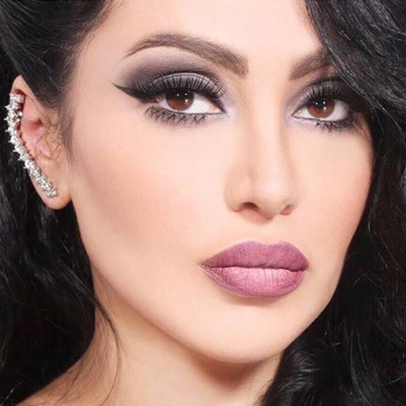 فوز الشطي لا تتخلى عن رسم ايلاينر اسود مجنح