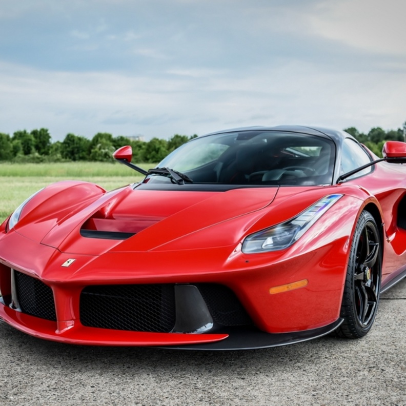 فيراري تبدأ تصميم سيارة خارقة