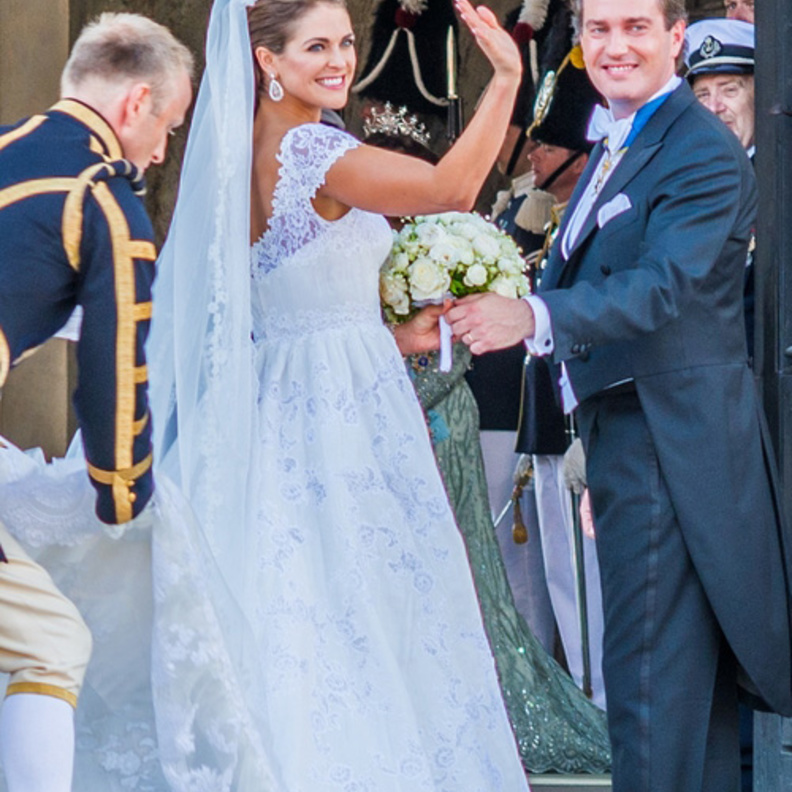 شارلين ترتدي فستان من تصميم جيورجيو أرماني