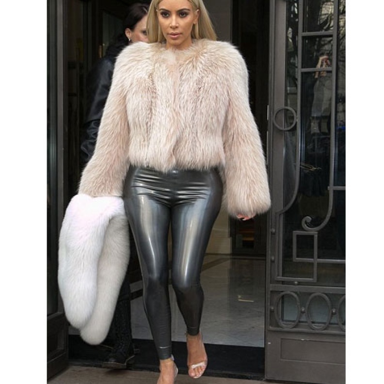 في فستان من الشبك من لانفان