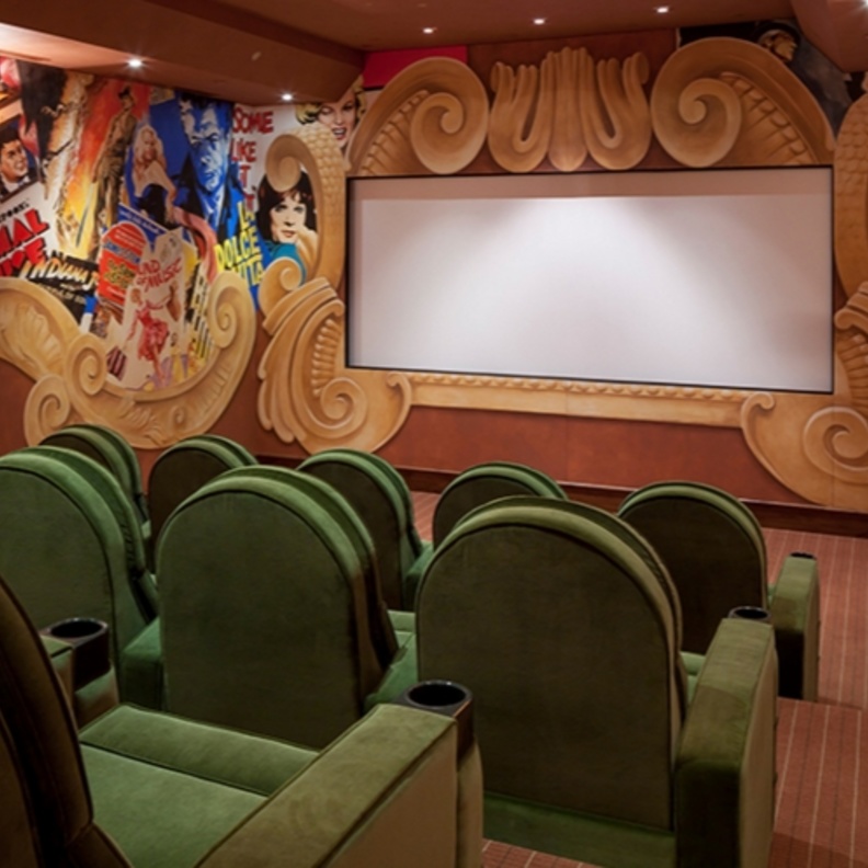 قاعة السينما في المنزل