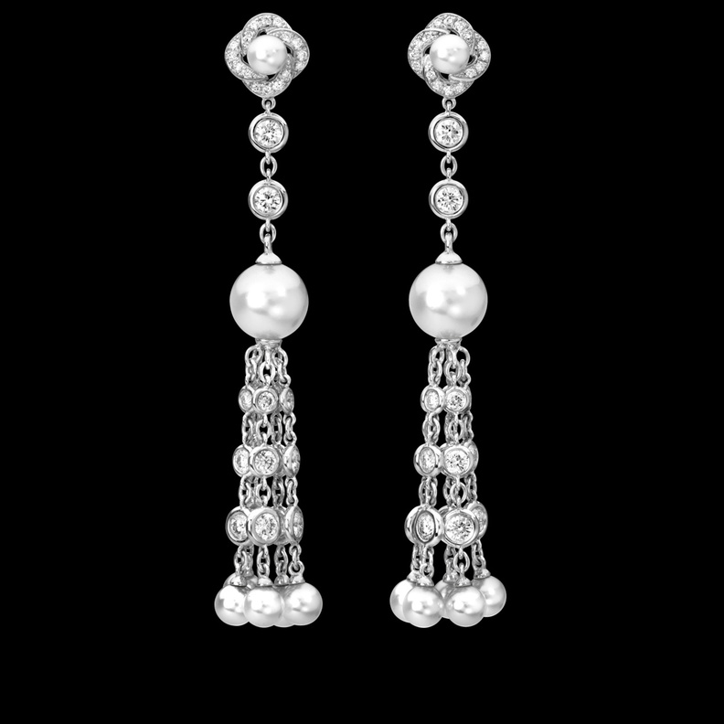 قرط بياجيه من الذهب الأبيض والماس واللؤلؤ