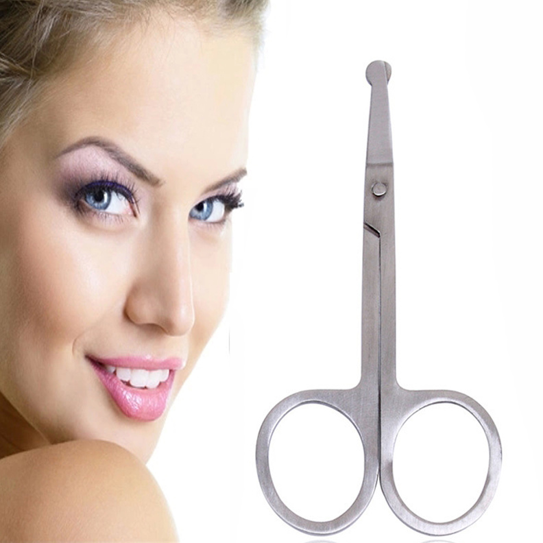 قص الشعيرات الزائدة هي الطريقة الصحيحة لازالة الشعر الزائد في الانف