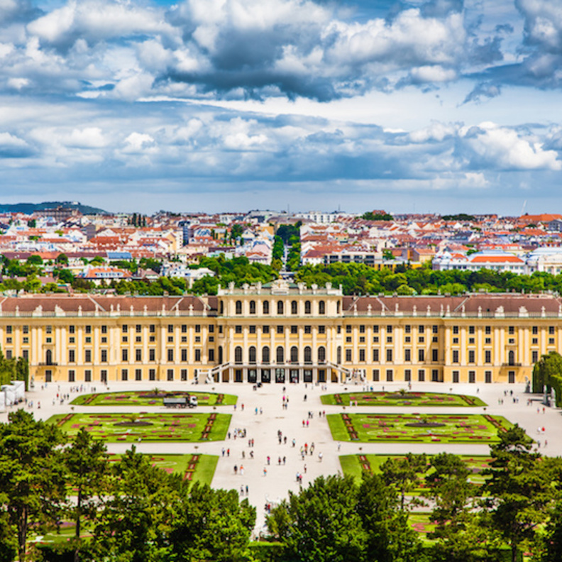 قصر Schönbrunn الضخم