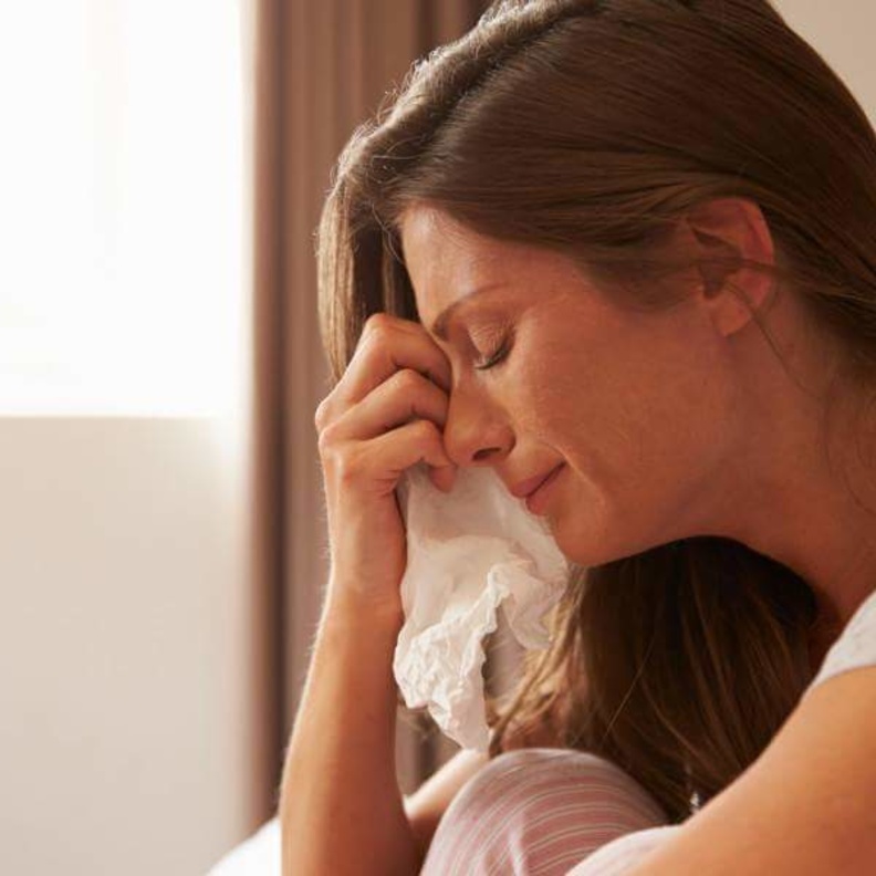 قصور الغدة الدرقية و الرغبة في البكاء 