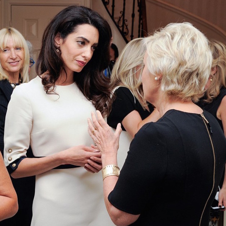 قضت أمل كلوني بعض الوقت في الحديث إلى الحضور