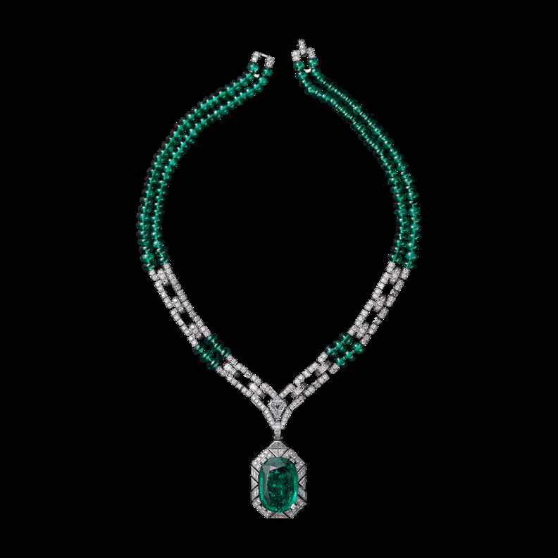 قلادة ماس وزمرد من كارتييه