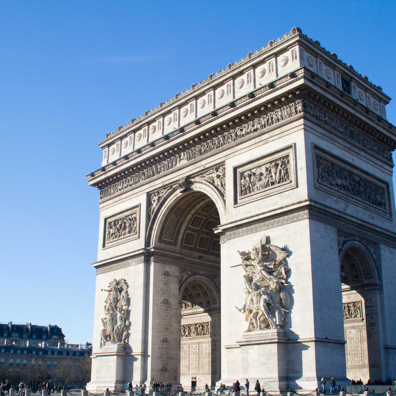 قوس النصر أهم معالم الشانزلزيه