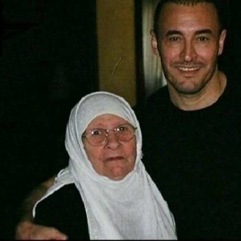 كاظم الساهر ممنوع من رؤية شقيقته!