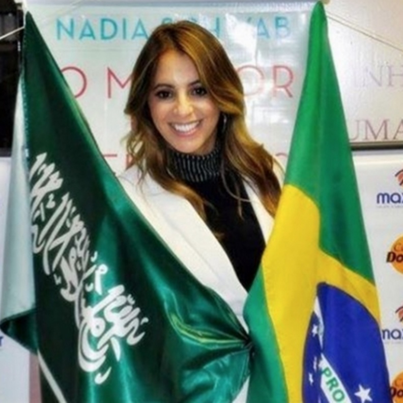 كاتبة برازيلية تؤلف كتابا عن تجربتها في السعودية