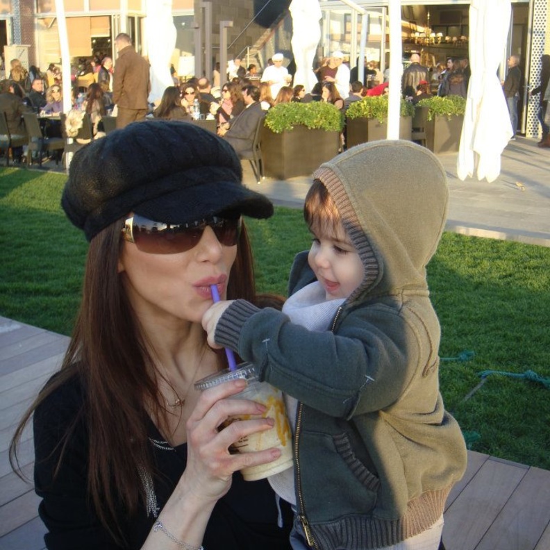 كاتيا حركة وابنها