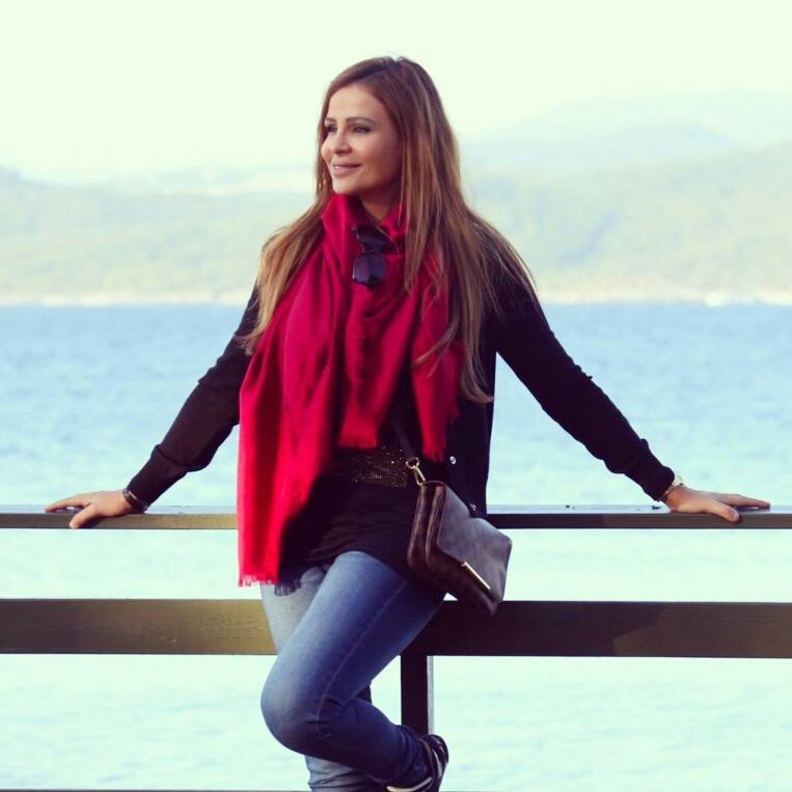 كارول سماحة تستجم على كورنيش الإسكندرية