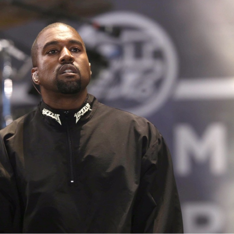 كاني ويست يتفوق على مايكل جاكسون