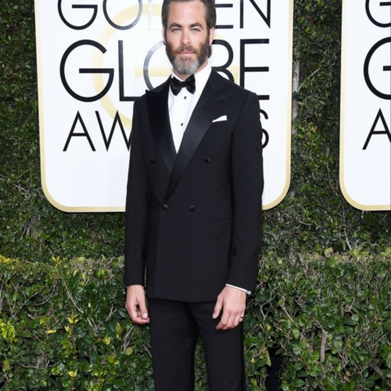 كريس باين باطلالة راقية من ارماني