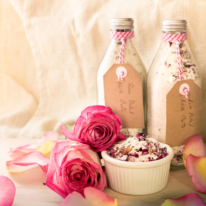 كريمات وزيت الورد الاجمل لبشرتك