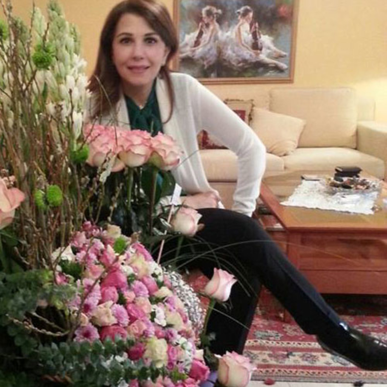 باقات الزهور فى منزل ماجدة الرومى