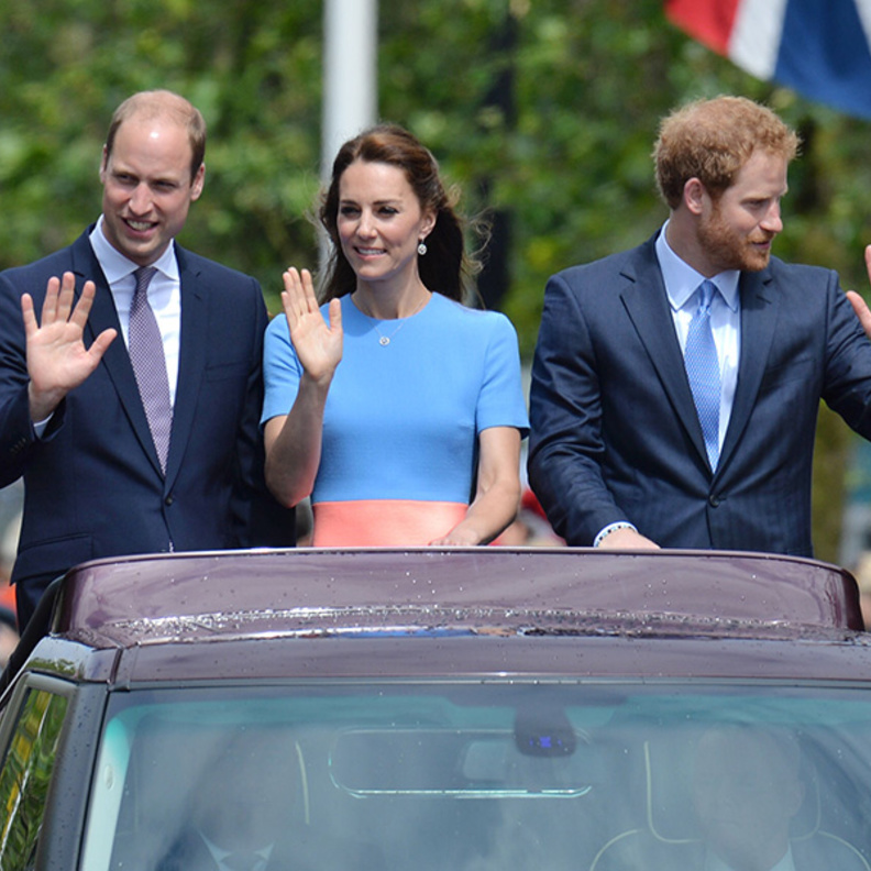 كيت تتوسط وليام وهاري