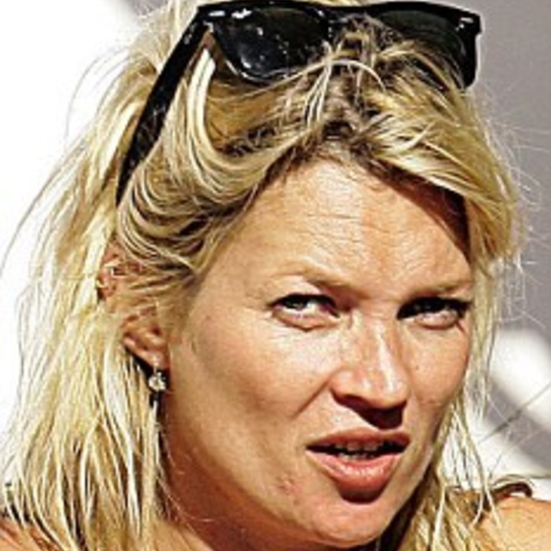  كيت موس بصورة تظهر تقدمها بالسن