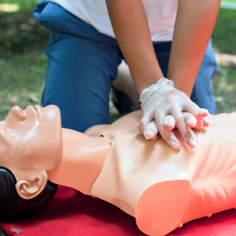 كيف تقوم بخطوات الإنعاش القلبي الرئوي