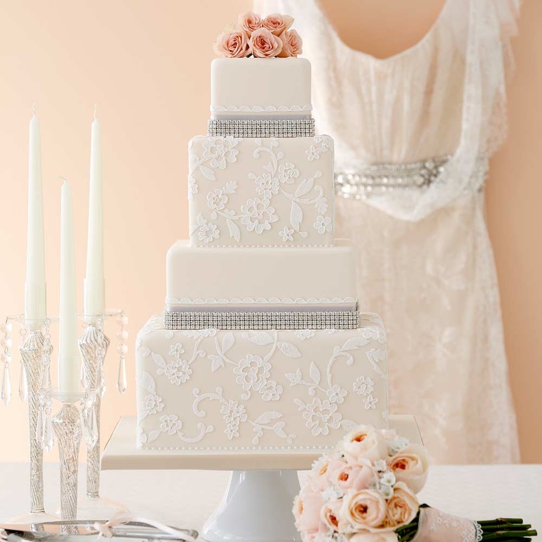 كيك زفاف بسيط مستوحي من فستان الاميرة