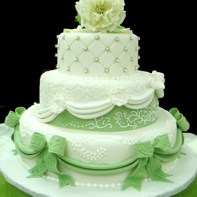 كيكة زفاف باللونين الابيض والاخضر