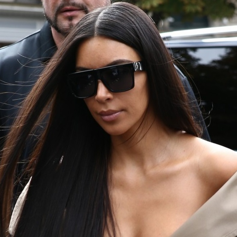 كيم كارداشيان Kim Kardashian لحضور عرض بالنسياغا