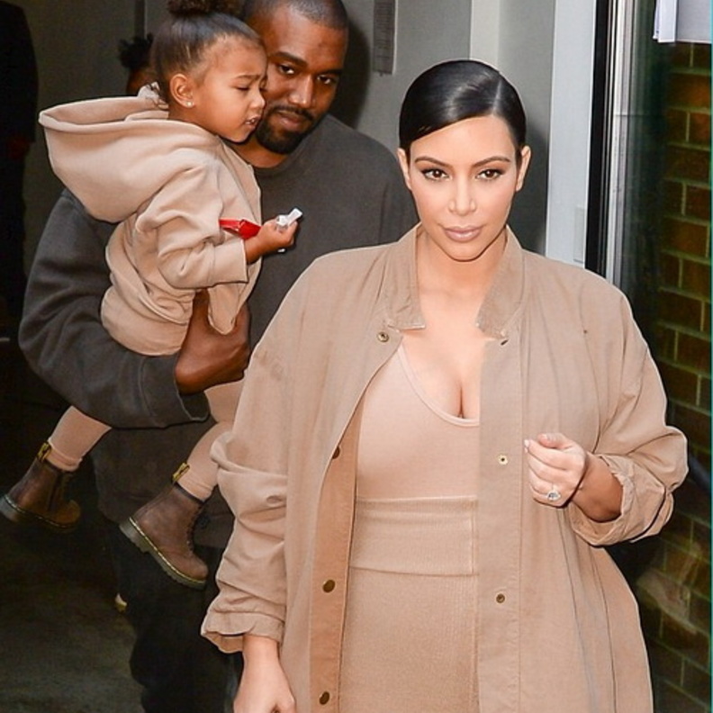 كيم وكاني يحمل نورث