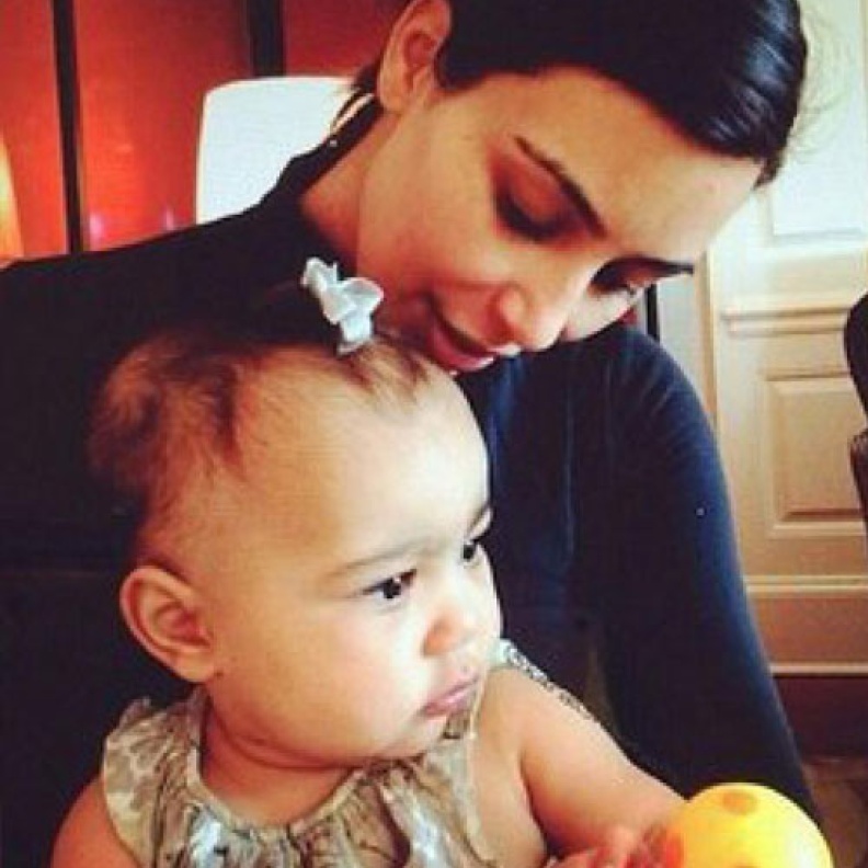 كيم كارداشيان تمنح الرومانسية لابنتها نورث 