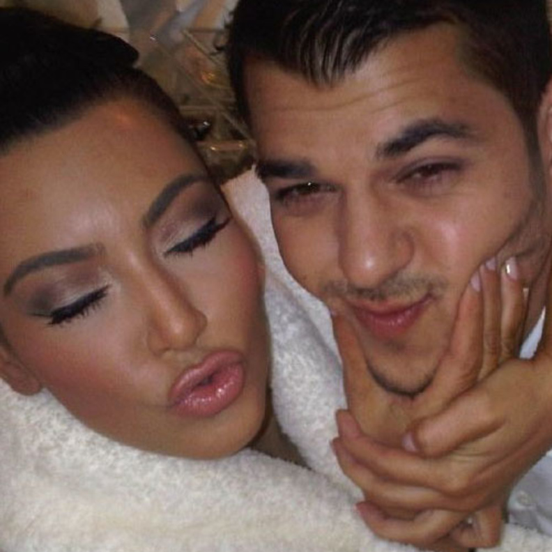 هل عادت الخلافات من جديد بين كيم وشقيقها روب؟