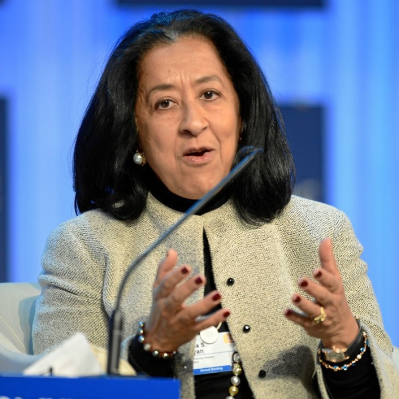 لبنى العليان... إسم لامع في عالم الإقتصاد 