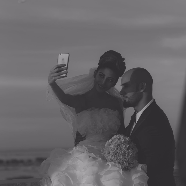 لقطة جميلة لعروسين