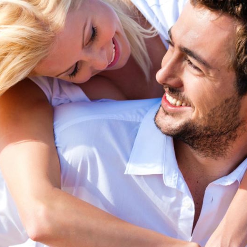 لماذا يفضل الرجل المرأة القصيرة