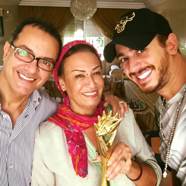 سعد لمجرد بين أبويه