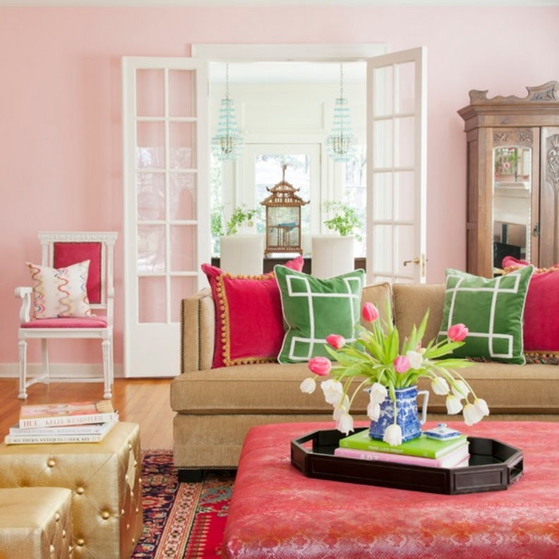 لمسات الوردي الرائعة في صالون الاستقبال