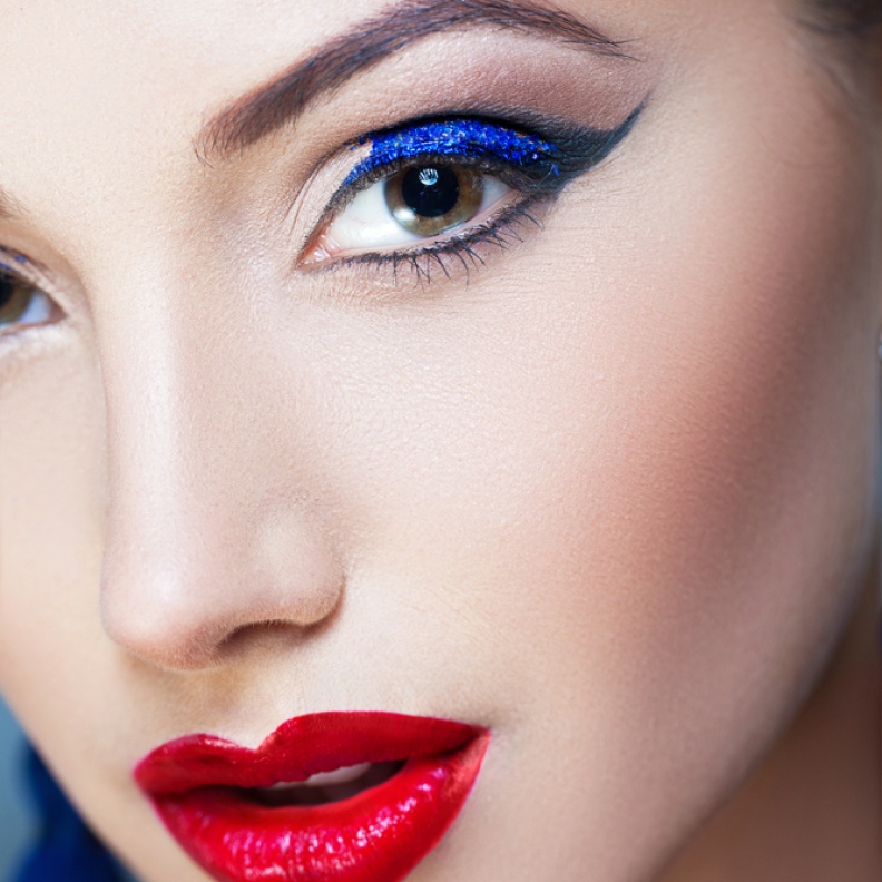 لمن يليق الآيلاينر الملوّن هذا الشتاء؟