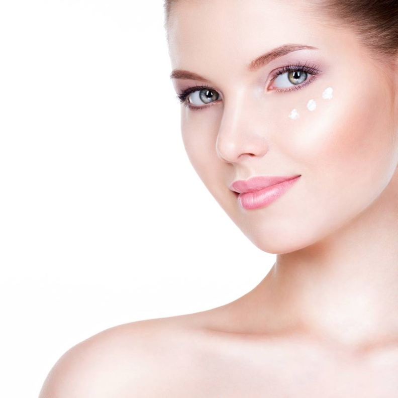 لهذه الأسباب عليك الإهتمام بمحيط عينيك