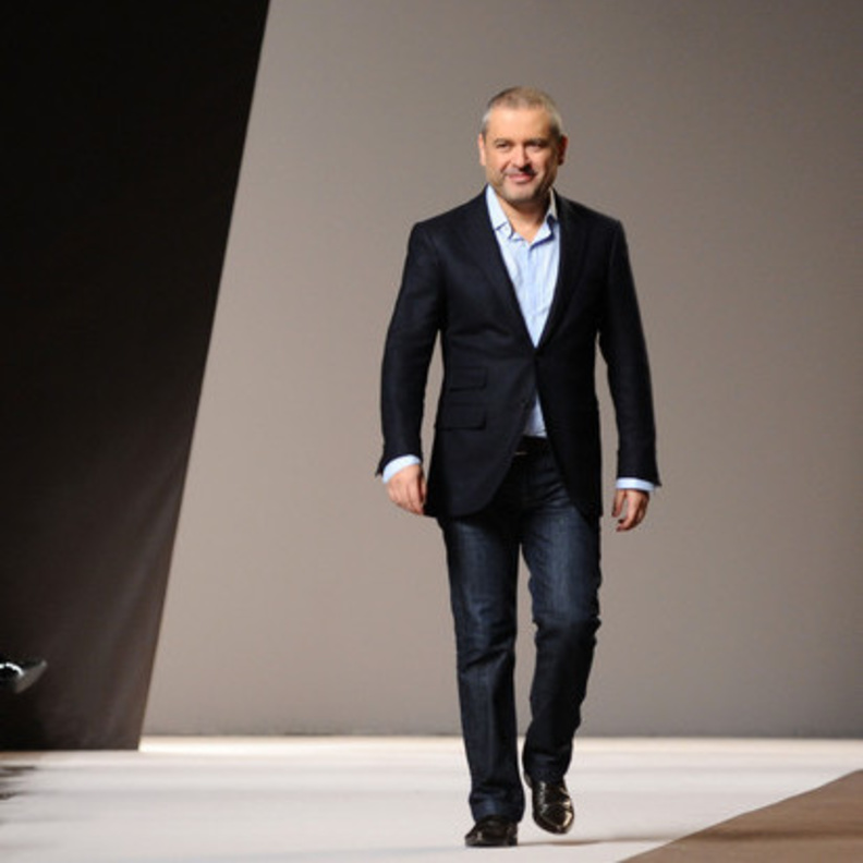 لوك أنيق اختاره ايلي صعب