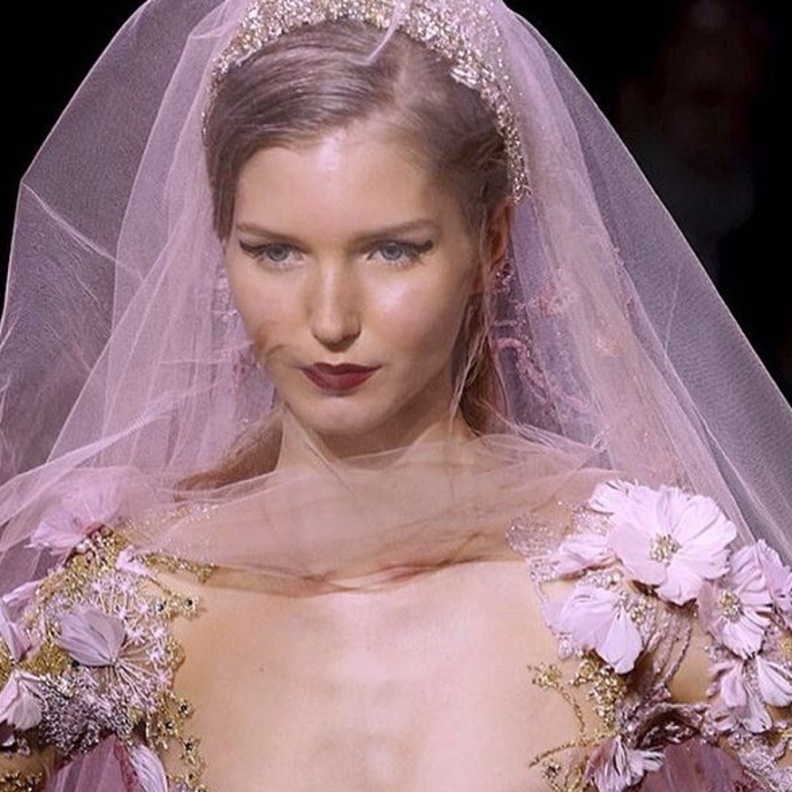 الطرحة القصيرة غير رسمية