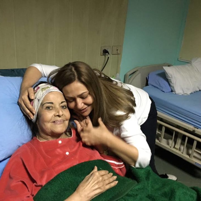 ليلى علوى تحتفل بيوم الام على طريقتها