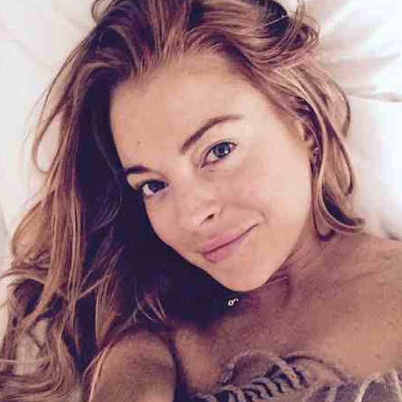 ليندساى لوهان لا تريد مغادرة سريرها