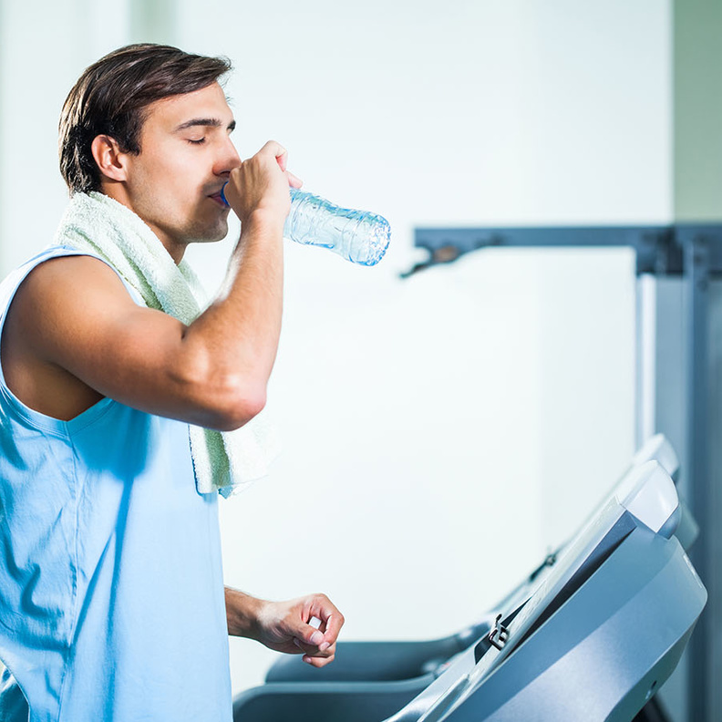 ما هي كمية الماء التي يجب شربها قبل و بعد التمرين؟