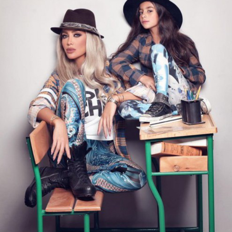 سارة جيسيكا باركر وابنتيها التوأم تابيثا وماريون