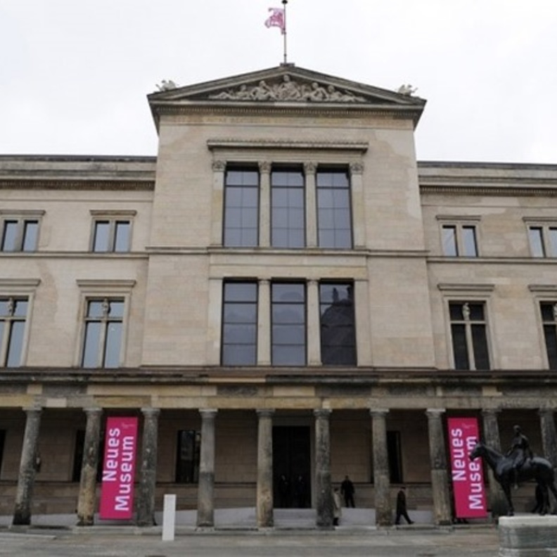 القبض على عجوز قامت بتخريب عمل فني بمتحف نيويس الالماني