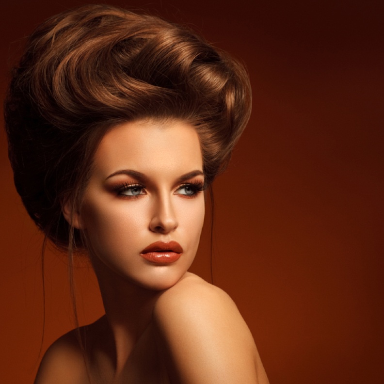 متى تضعين البني الساحر على شفتيك؟