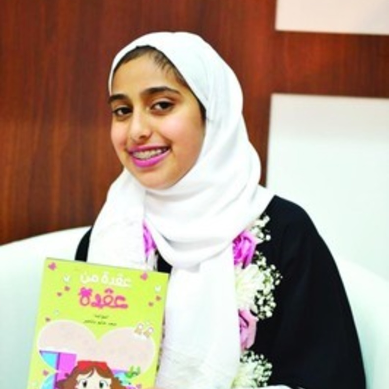 مجد  أصغر كاتبة تصعد منصة التوقيع في معرض الكتاب بجدة