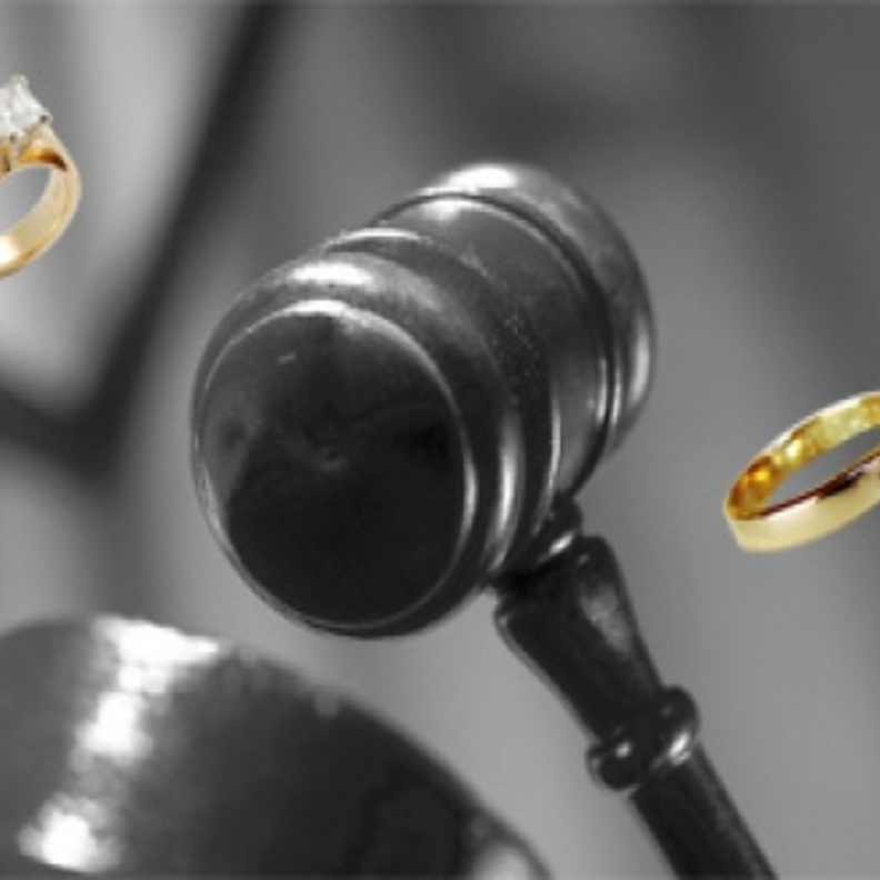 محكمة العينية تفسخ الزواج