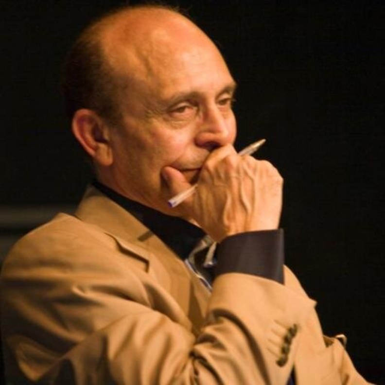 محمد صبحي يفقد رفيقة كفاحه