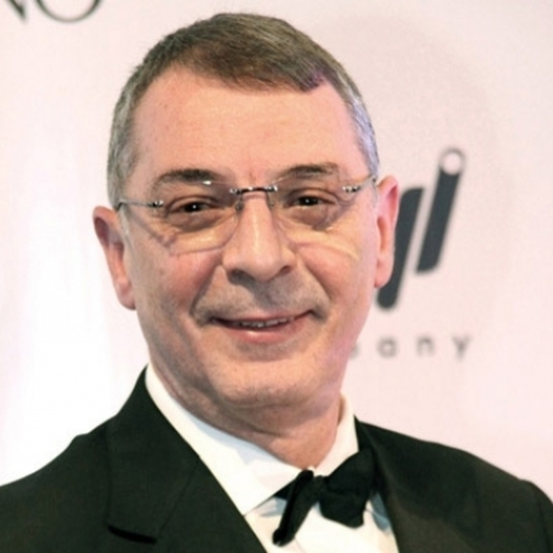 محمود حميدة بطل فيلم "يوم من الأيام"